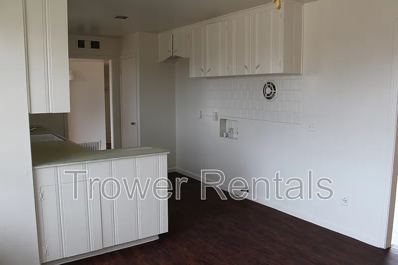 3 bed, 2.0 bath, 1464 sqft, $1,600 — Photo 4