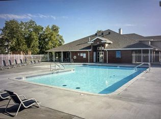 2210 Surfside Dr, Lincoln, NE 68528