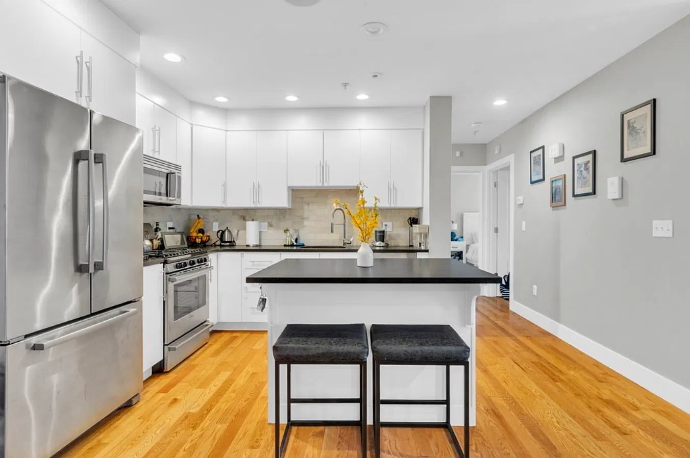 2 bed, 1100 sqft, $2,900 — Photo 2