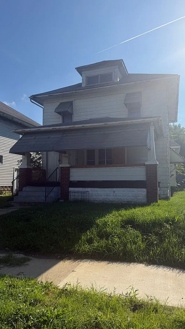 455 Baldwin — Photo 1