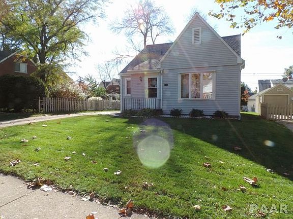 2nd image of 1102 E Fairoaks Ave