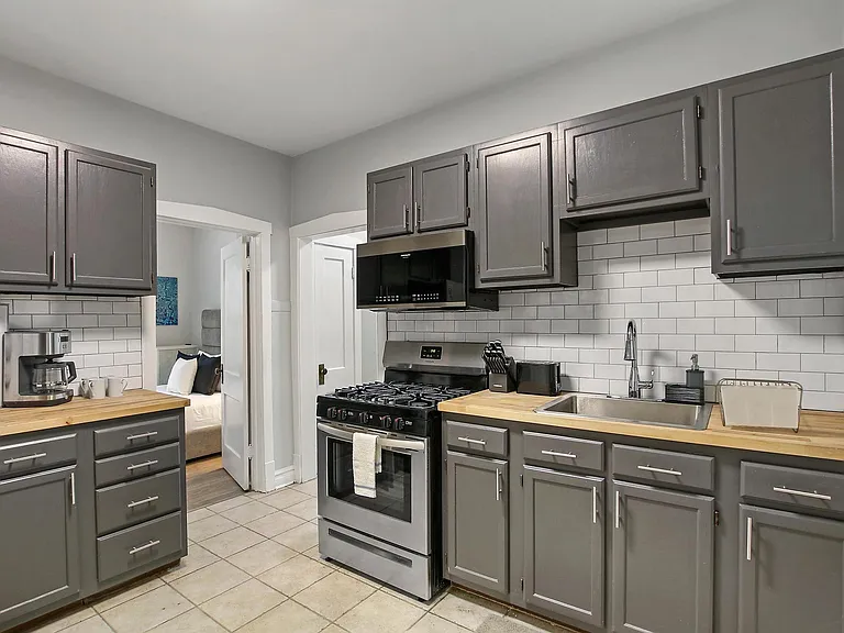3400-04 N. Springfield/3906-08 W. Roscoe — Photo 11