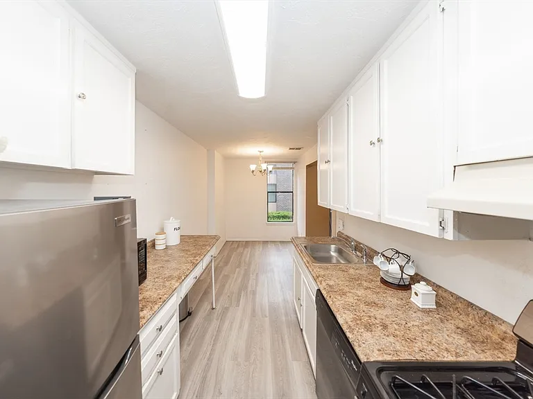 30 Shrewsbury Green Dr #G — Photo 6