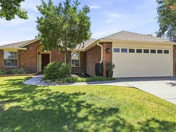 817 Redding Dr, Saginaw, TX 76131