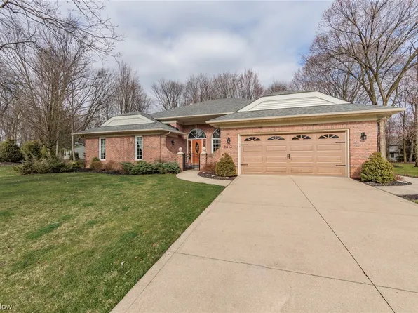 8813 Michaels Ln, Broadview Heights, OH 44147
