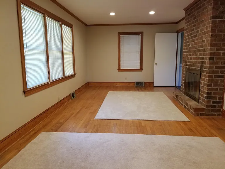 204 Adams Blvd — Photo 2