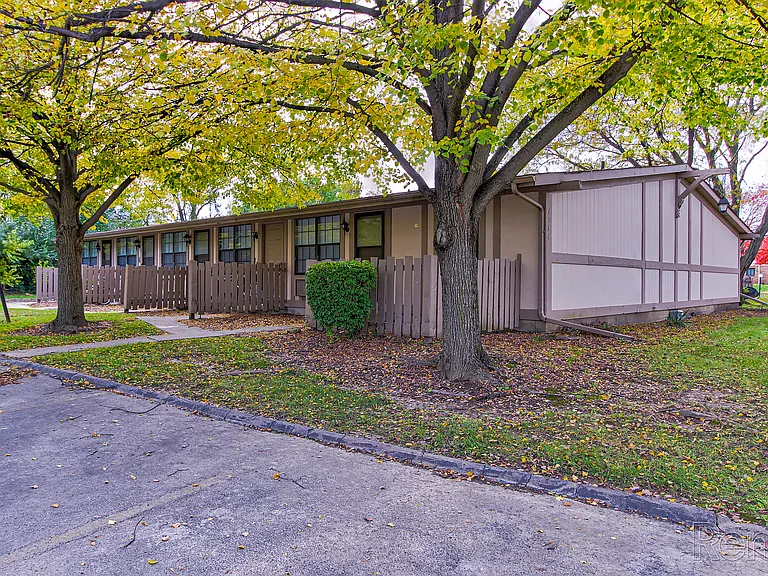 Ivywood Apartments — Photo 6