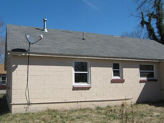4th image of 815 N 4th St