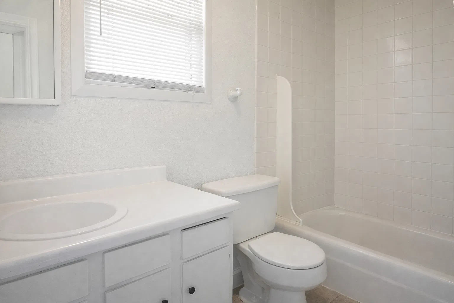 8 bed, $4,200 — Photo 2