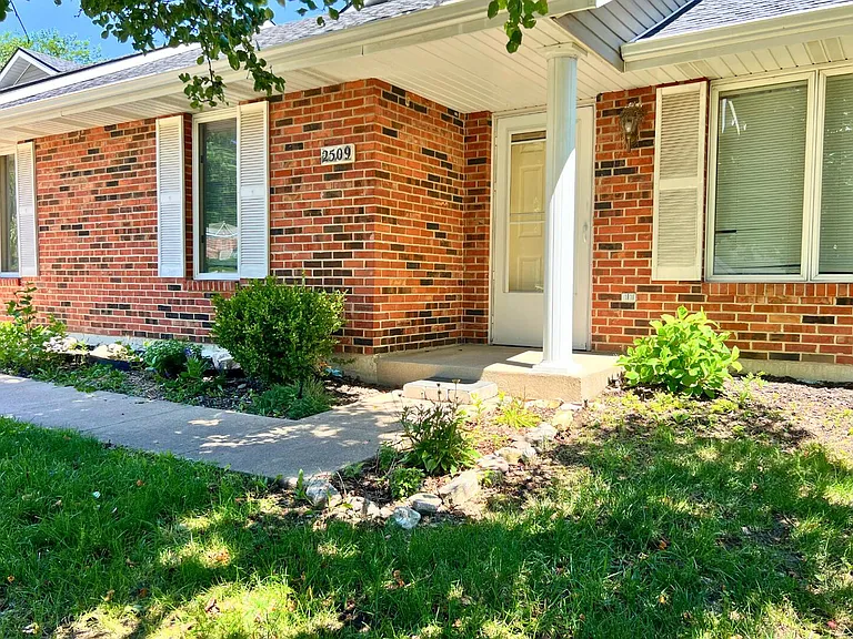 2509 Hollyhock Dr — Photo 6