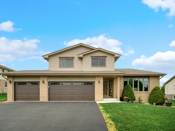 19226 Puritan Dr, Mokena, IL 60448
