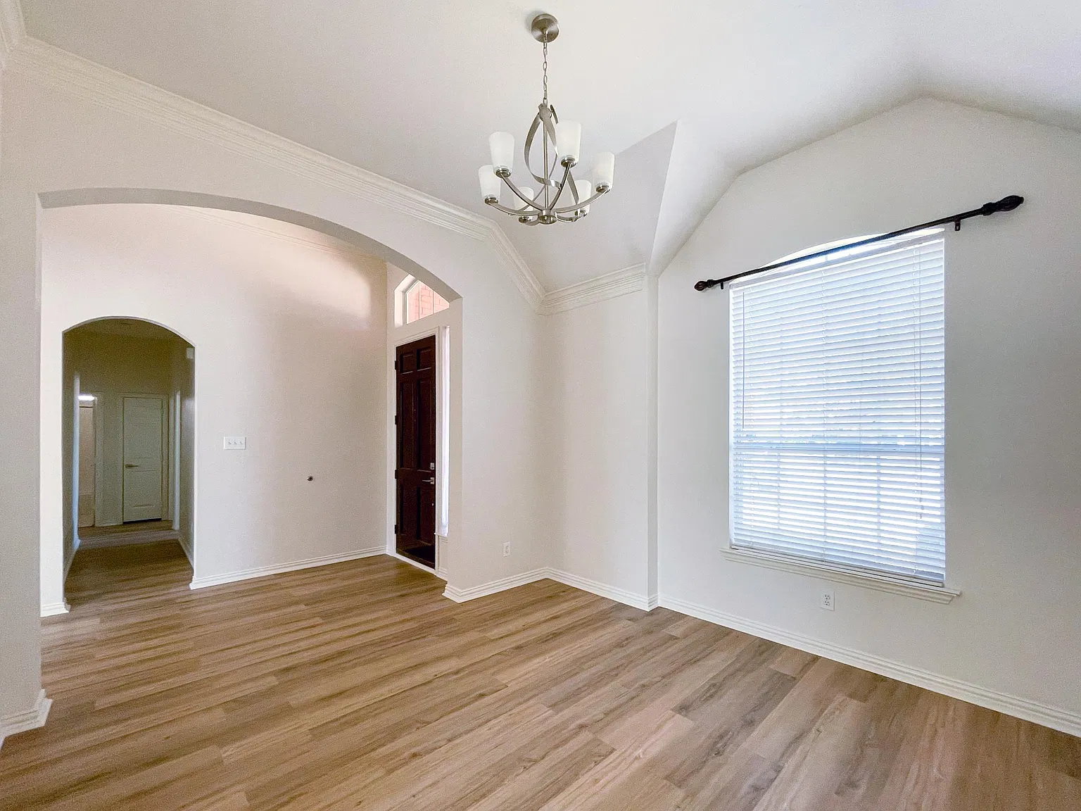 3 bed, 1699 sqft, $2,600 — Photo 4
