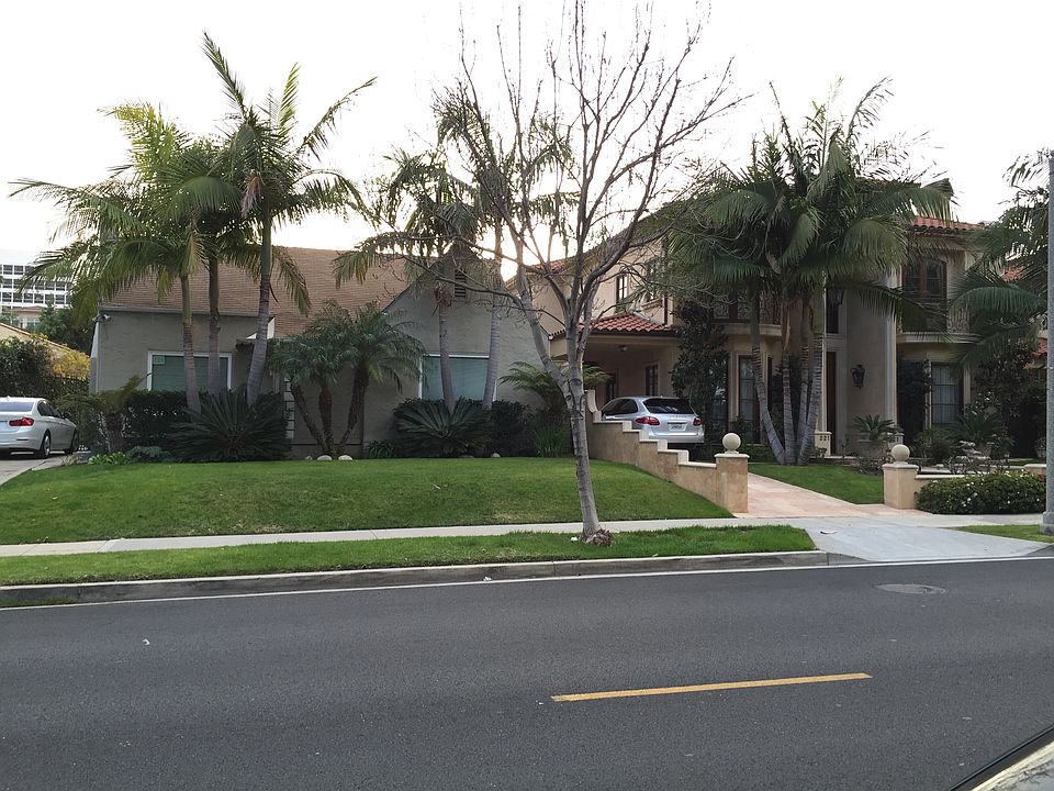 2nd image of 215 N Rexford Dr