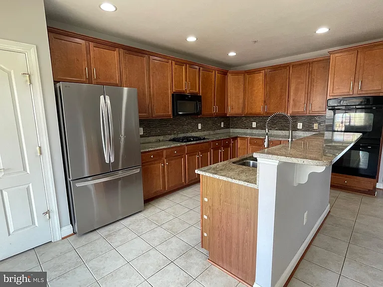 14837 Cloverdale Rd — Photo 21