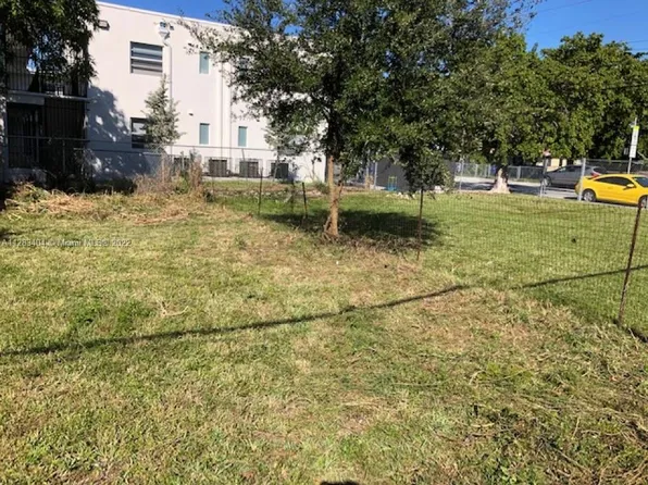 155 NW 17th St, Miami, FL 33136