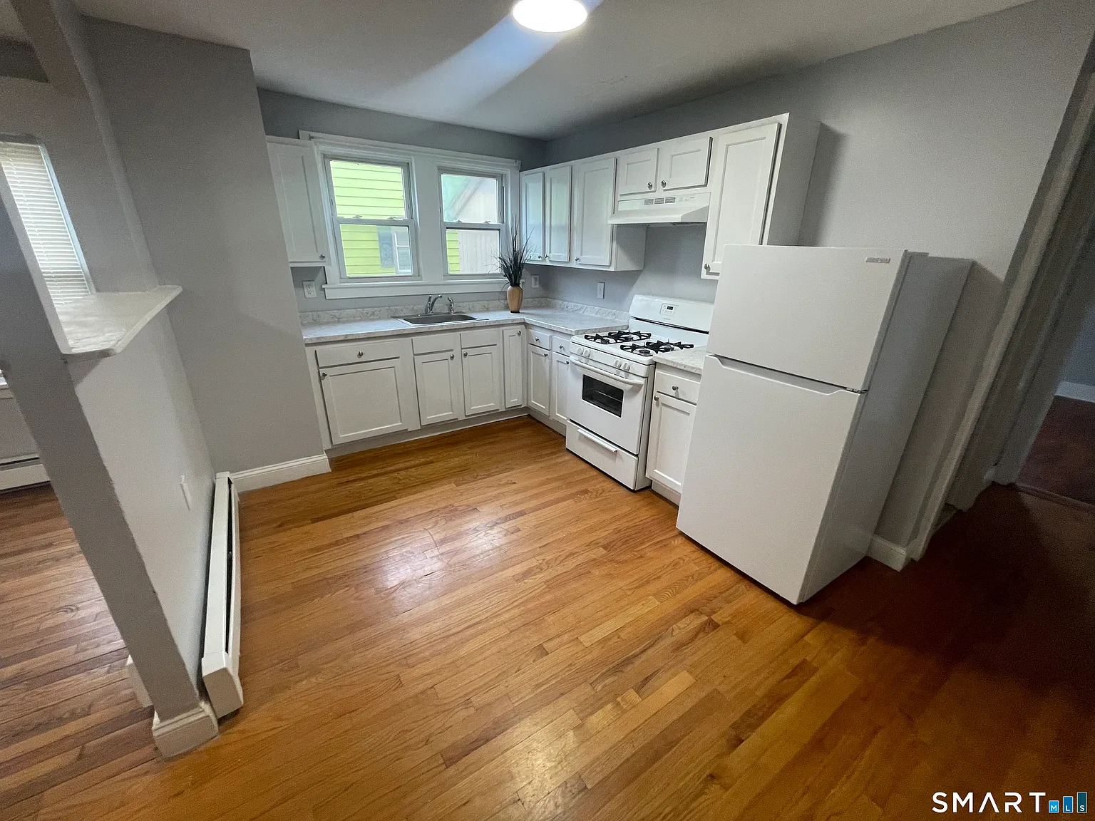 3 bed, 1.0 bath, 932 sqft, $1,650 — Photo 4