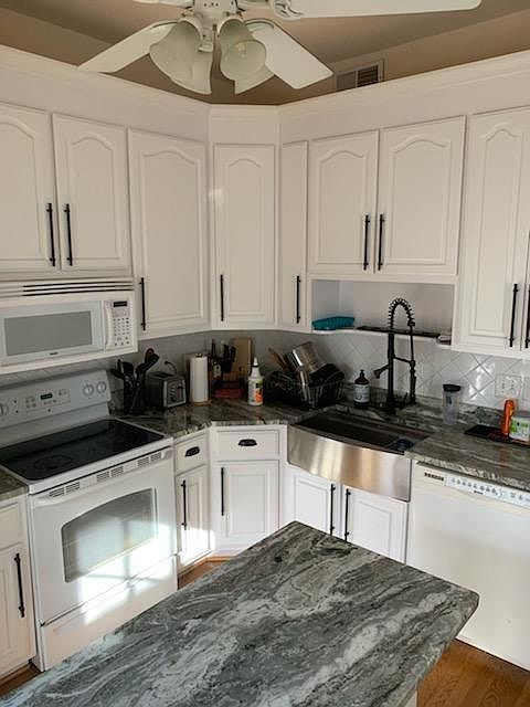 1st image of 426 S Laurel St