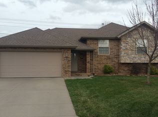 800 E Roubidoux St, Nixa, MO 65714