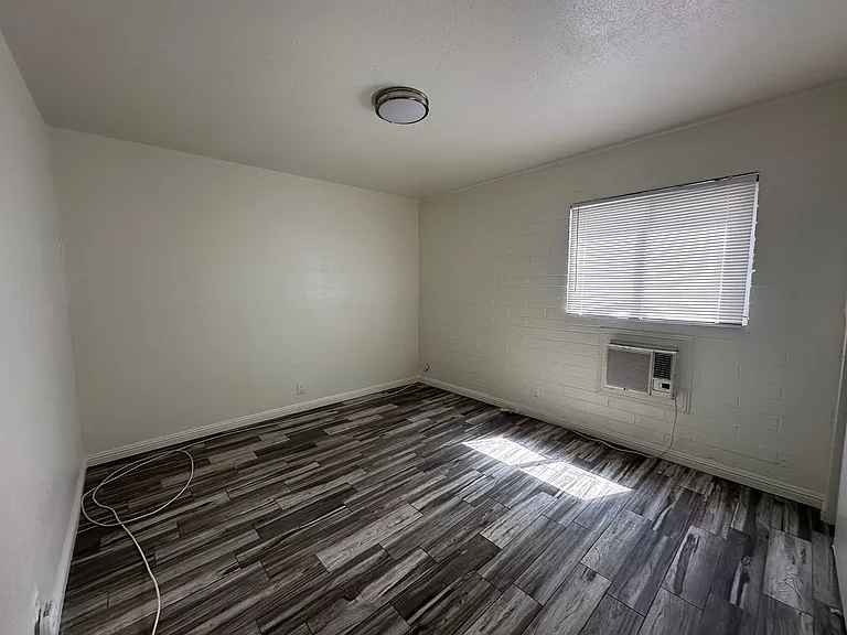 2105 Sunrise Ave — Photo 10