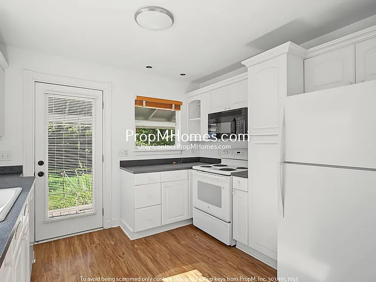 9038 NE Humboldt St — Photo 6