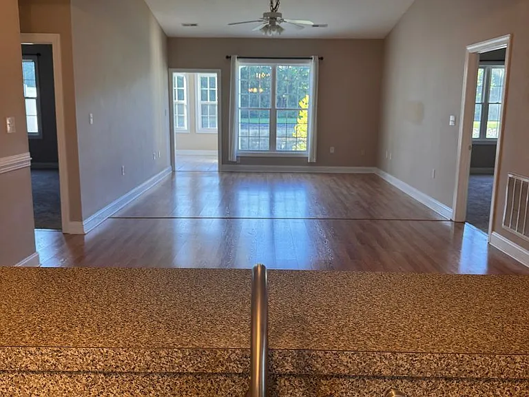 10 Shoreline Dr — Photo 7