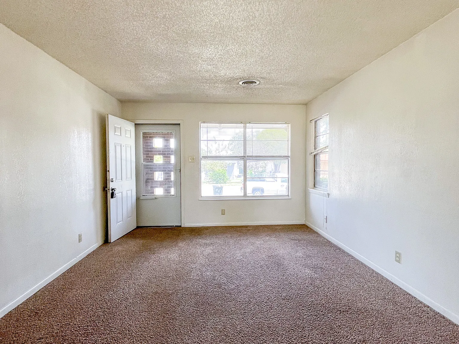 3 bed, 1104 sqft, $1,095 — Photo 4
