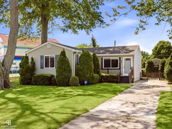 467 Dixie Blvd, Algonac, MI 48001