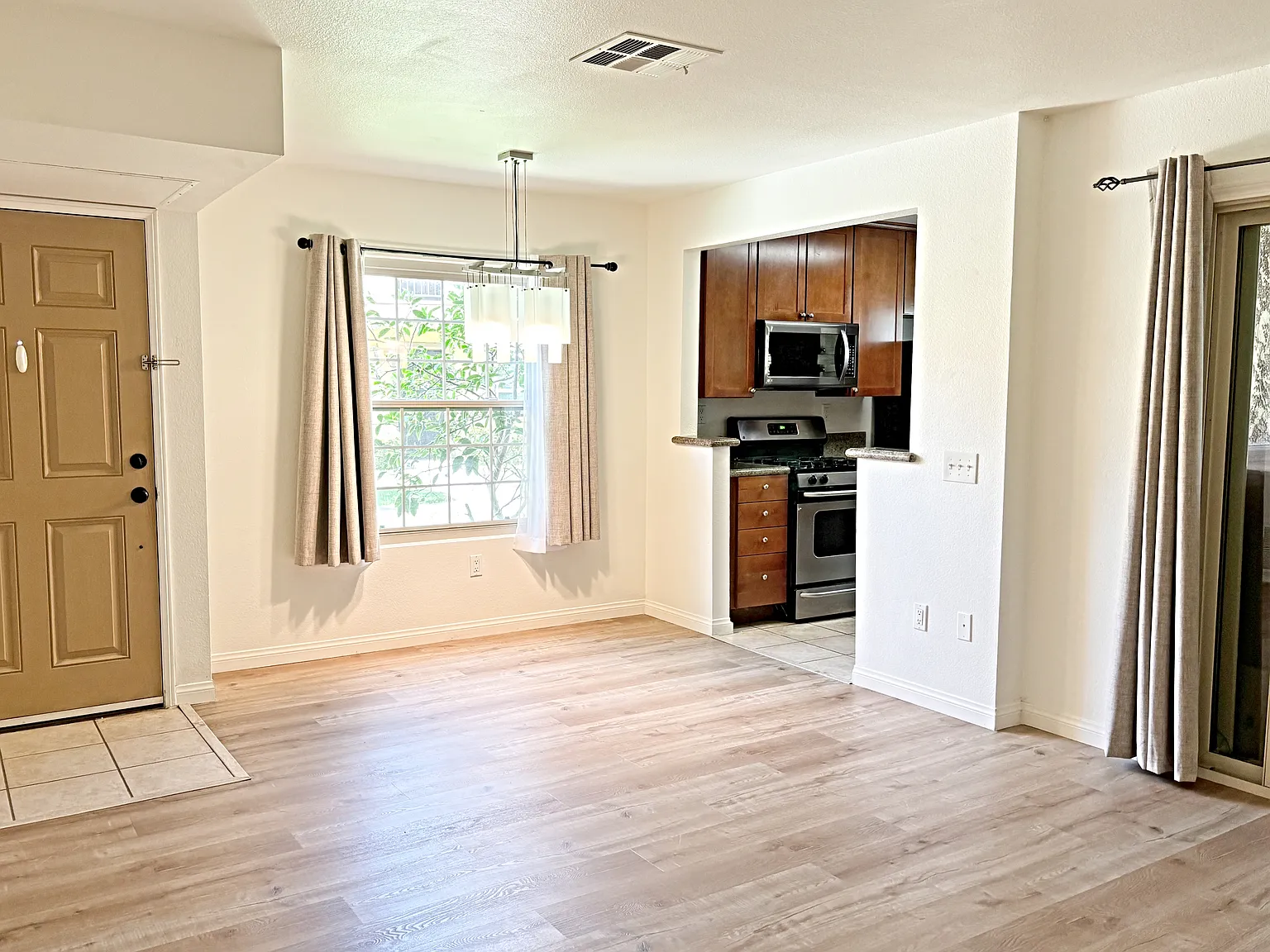2 bed, 920 sqft, $2,800 — Photo 4