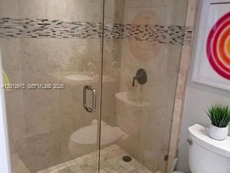 2333 Brickell Ave #812 — Photo 20