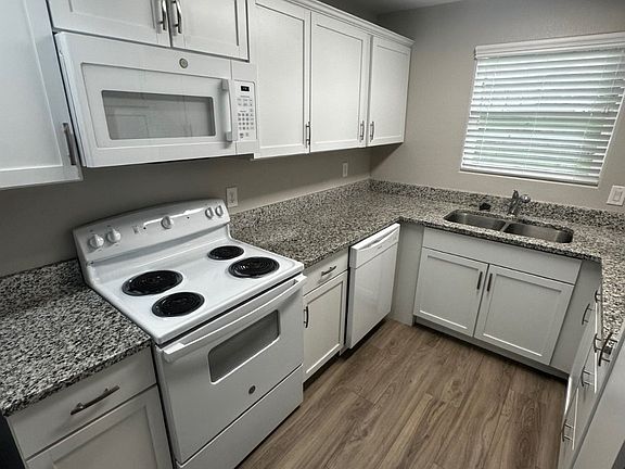 4th image of 1572 E Pine Lake Cir #1572