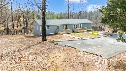 242 Newcomb Dr Photo 1