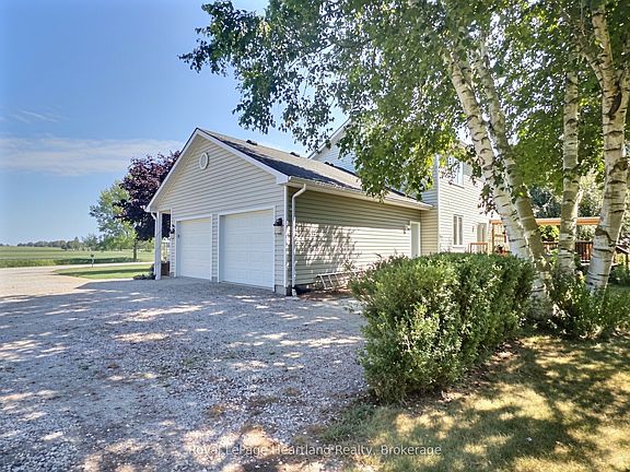 5th image of 155 Victoria Dr