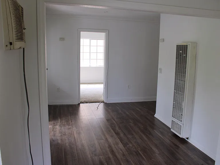 1007 Geraghty Ave — Photo 4