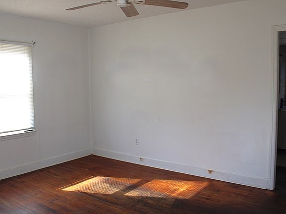 3rd image of 1214 Ash Ave