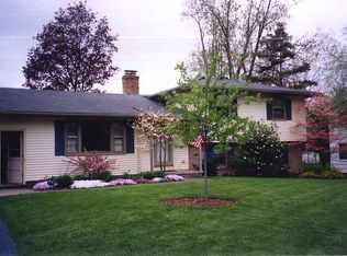 33 Smallwood Dr, Pittsford, NY