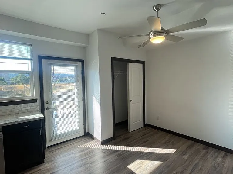 1513 E St — Photo 5