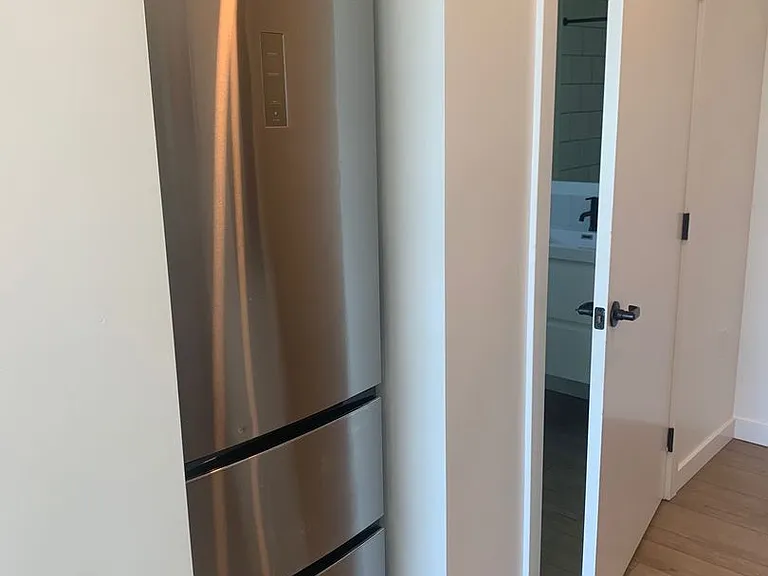 Welcome to Lakeview! - Live in Luxury & Style in the heart of Eastlake — Photo 35