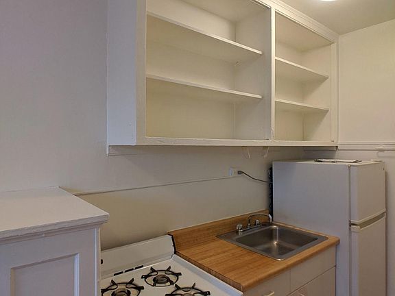 5th image of 4625 N Paulina St #409