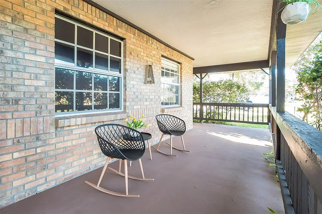 4 bed, 4.0 bath, 2442 sqft, $3,200 — Photo 3