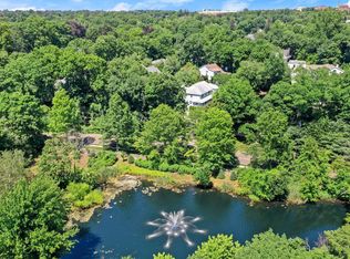 11 Edgewood Dr, Greenwich, CT 06831