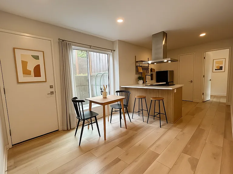 2090 NE Morgan St #B — Photo 12
