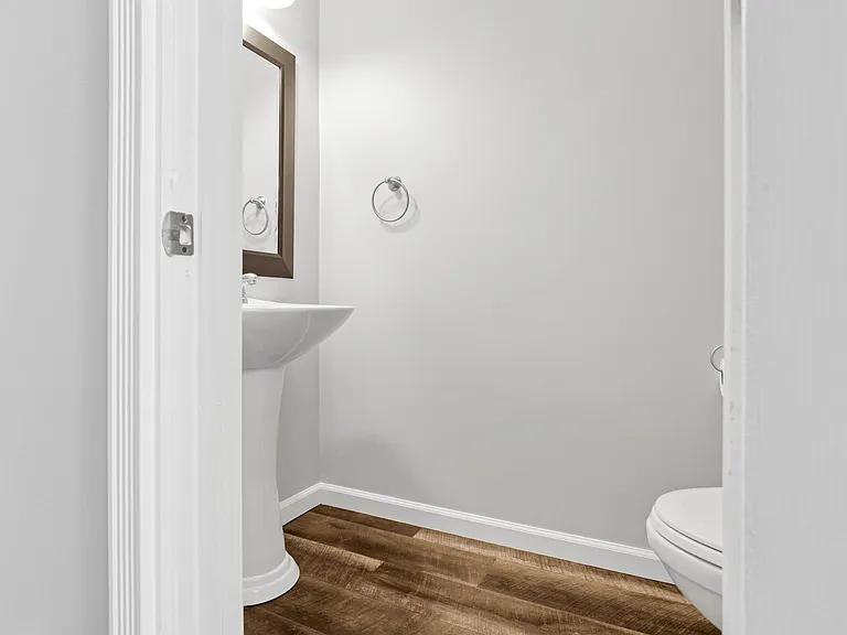 920 Sara Ct #920 — Photo 20