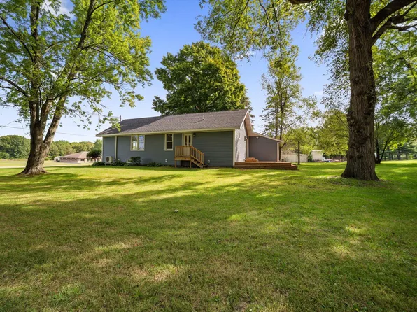 7452 Red Arrow Hwy, Watervliet, MI 49098