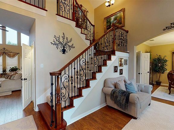2nd image of 7455 Chinaberry Ln