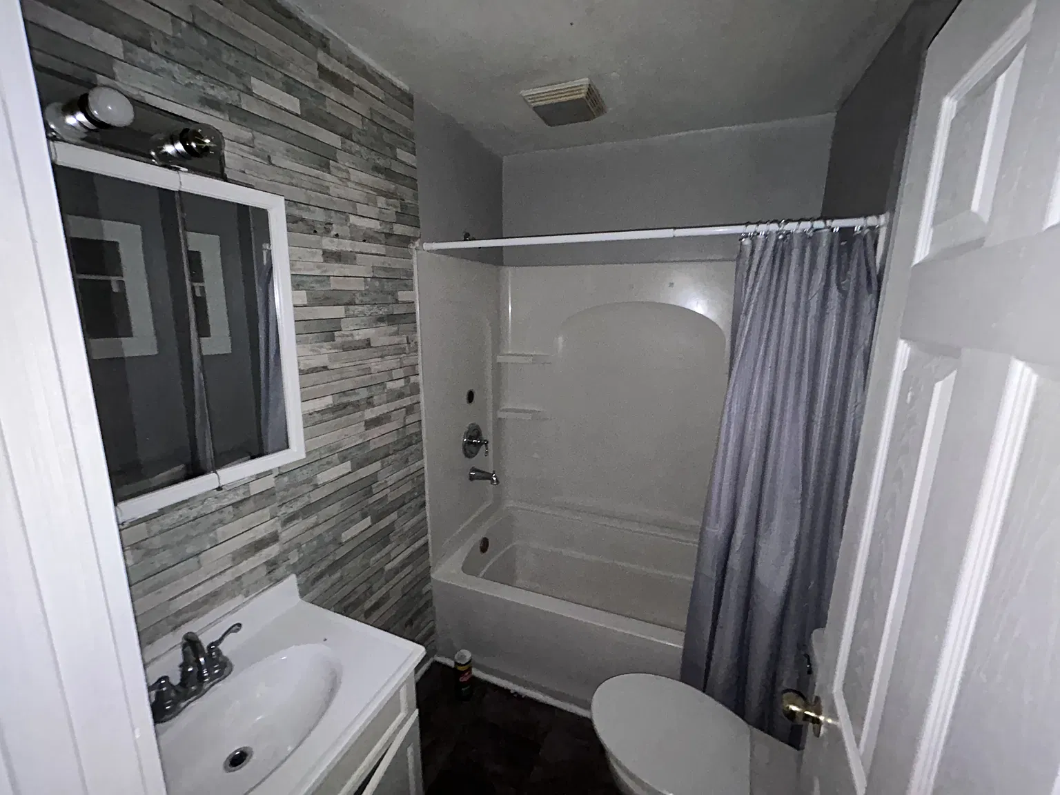 3 bed, 1160 sqft, $1,000 — Photo 3