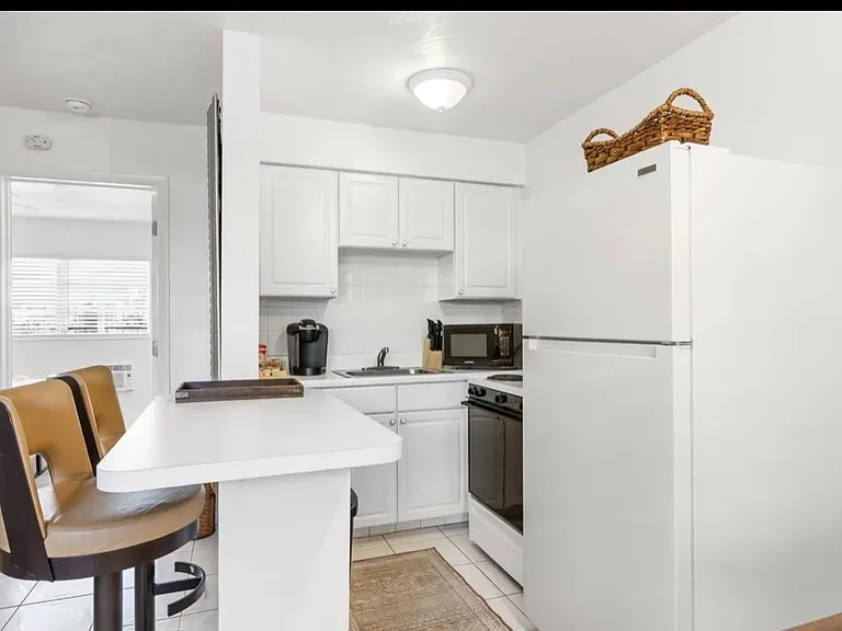 820 NE 16th Ave #3 — Photo 6