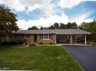 1522 Woodridge Ln, Sykesville, MD 21784