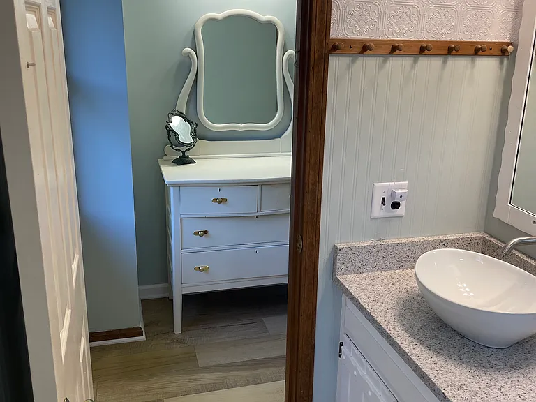 2110 Midlake Dr — Photo 25