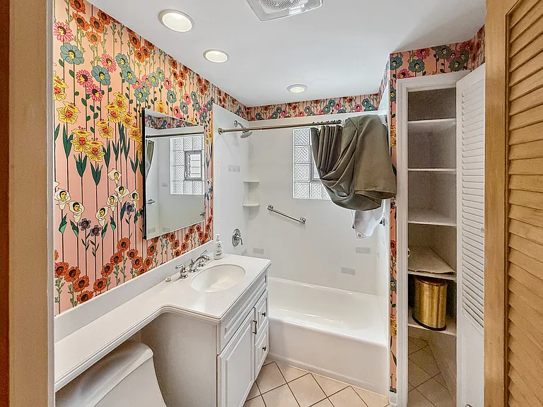 1114 Beloit Ave — Photo 11