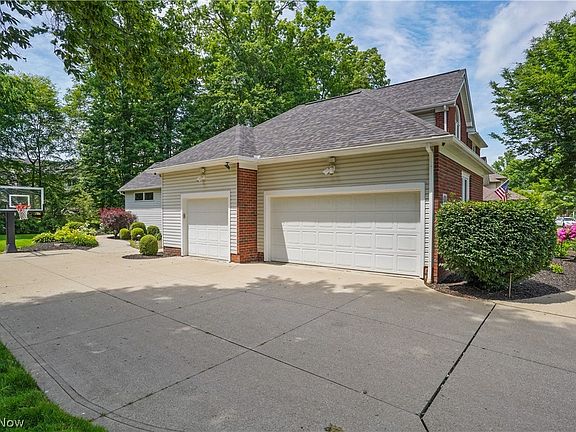 2nd image of 424 Castle Pines Dr
